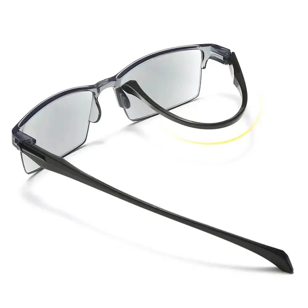 Smart automatic zoom reading glasses